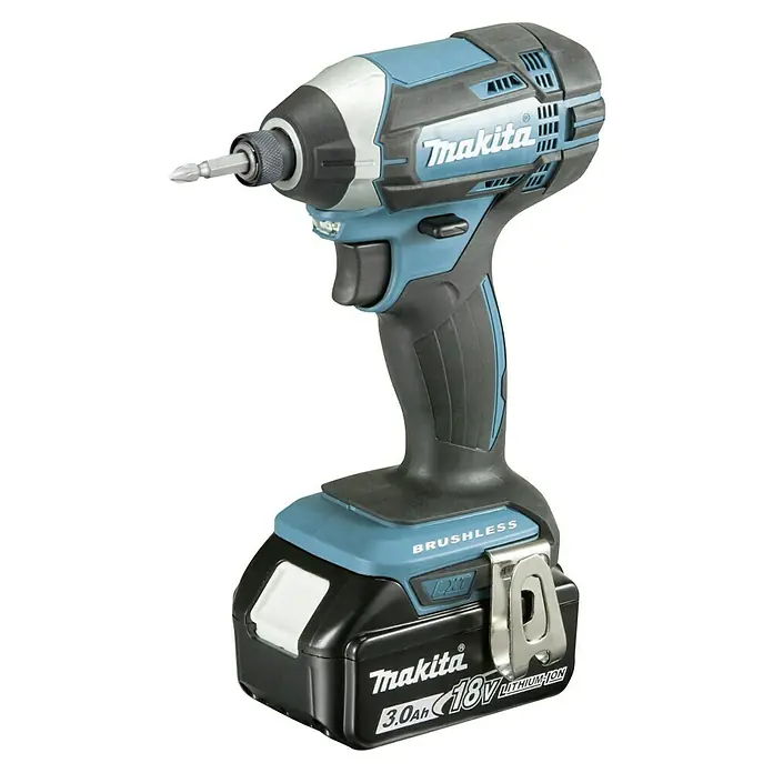 Makita Set taladro percutor de batería DTD152Z + taladro combinado DHP482Z - 18 V, 3 baterías, 3 Ah - Atornillador de impacto inalámbrico Makita con diseño azul y negro, con batería de 18V para un atornillado potente, ideal para uso profesional.