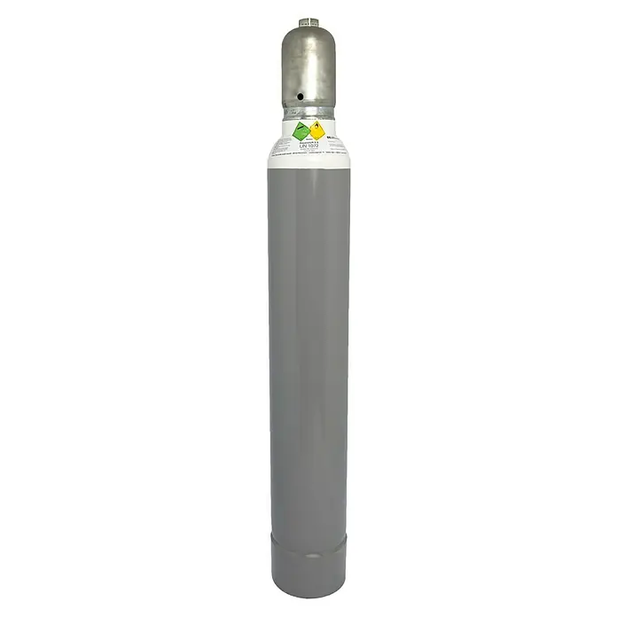 Tyczka Energy Sauerstoff-Flasche ohne Füllung*Fassungsvermögen: 10 l - Eine graue Gasflasche mit einem silbernen Kopf und Warnschildern. Geeignet für den Transport und die Lagerung von Gasen.