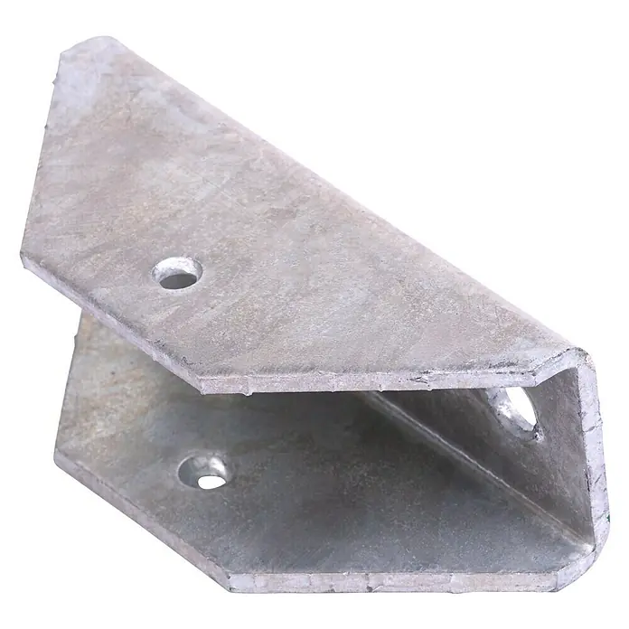 Stema Halterung für Pendelrolle - L x B x H: 49 x 130 x 40 mm, Lochabstand: 90 mm - Nahaufnahme einer verzinkten, winkeligen Halterung mit Löchern, die Stabilität und Haltbarkeit für Bau- und Montageprojekte bietet.