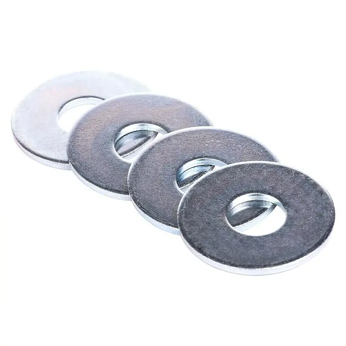 Stema Zubehör-Set für Pendelrolle - 4 x Scheibe, 2 x Splint - Nahaufnahme von vier Metallscheiben, die sich überlappen und zur Verwendung in mechanischen Verbindungen bereitliegen.
