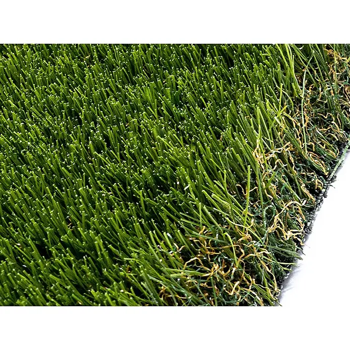 Césped artificial Creta - 5 x 1 m, Altura del pelo: 45 mm, 28.350 puntadas/m² - Primer plano de césped artificial con fibras verdes y marrones, ideal para jardinería y paisajismo. La textura es densa y realista.