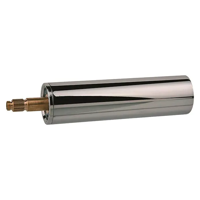 Unterputzventil-Verlängerung - ½″ x ¾″, Verchromt - Ein glänzender Wasserhahn-Griff mit einem goldenen Ventilstift, ideal für stilvolle Badezimmerarmaturen.