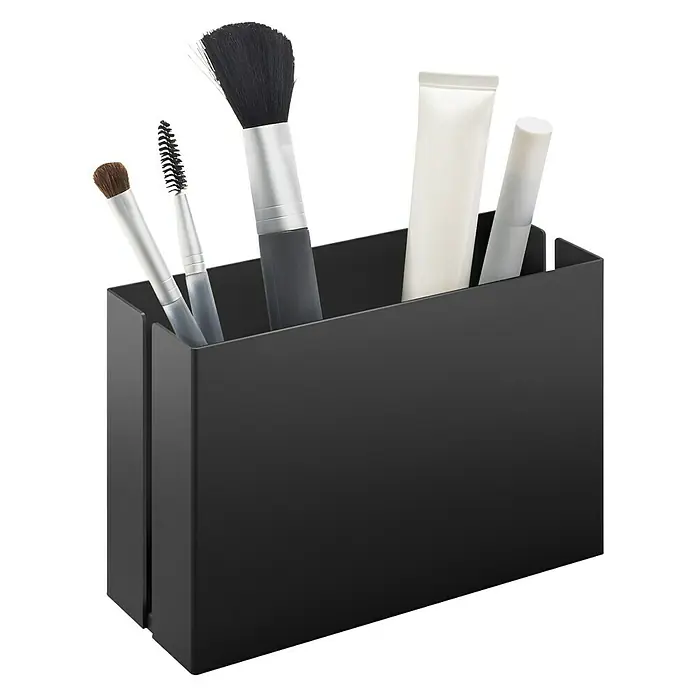 Zack Aufbewahrungsbox Potes - L x B x H: 6 x 15 x 9,7 cm, Edelstahl, Schwarz - Ein schwarzer Kosmetik-Organizer mit verschiedenen Pinseln und Tuben, die ordentlich darin aufbewahrt werden und eine elegante Aufbewahrungslösung bieten.