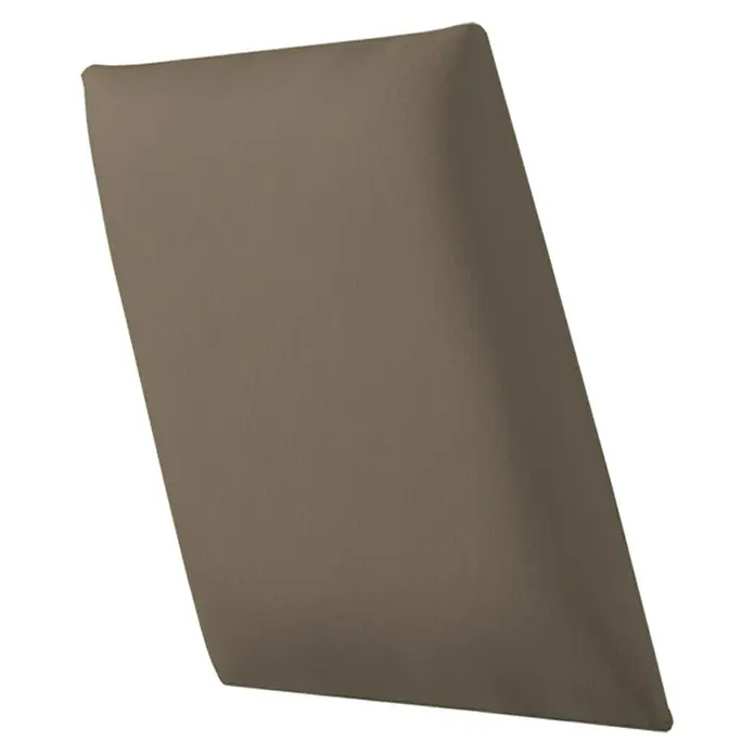 Fllow Panel de pared acolchado Velvet - Taupe, 45 x 30 cm, Características del diseño: Derecha - Primer plano de un cojín rectangular en color taupe, que combina confort y estilo. Un elemento decorativo ideal para realzar cualquier espacio.