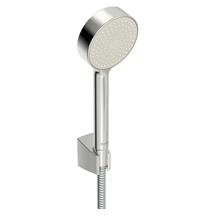 Hansa Basicjet Brause-Set - Anzahl Funktionen: 1 Stk., Chrom - Nahaufnahme eines modernen Hansa Duschkopfs mit Chromoberfläche und präzisen Wasserdüsen, der Eleganz und Funktionalität im Bad vereint.