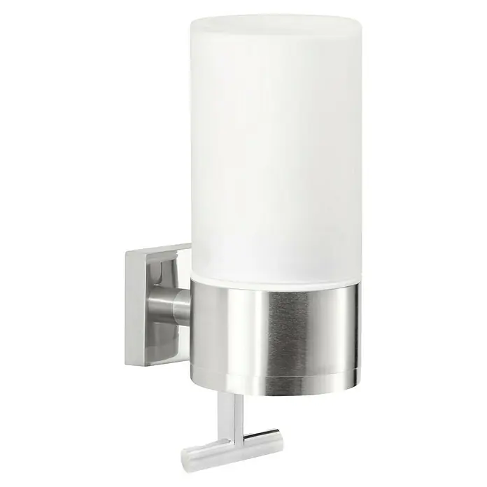 Tesa Exxclusiv Seifenspender - Mit Halterung, Satiniert/Chrom, Verchromt - Nahaufnahme einer Wandleuchte mit satiniertem Glasschirm und gebürstetem Metallsockel, die ein elegantes und modernes Design für Badezimmer bietet.