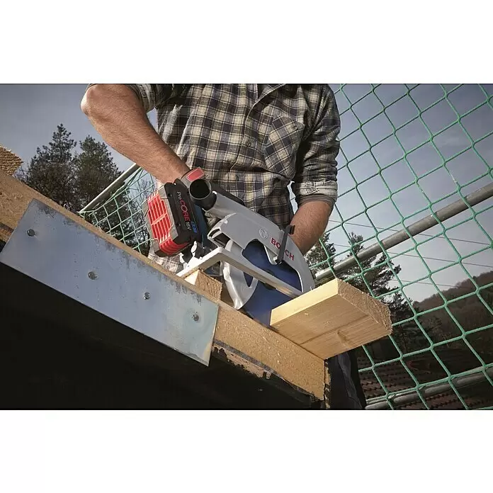 Bosch Professional AMPShare 18V Akku-Handkreissäge GKS 18V-68 GC Solo - 18 V, Ohne Akku, Durchmesser Sägeblatt: 190 mm, Leerlaufdrehzahl: 2.500 U/min - 5.000 U/min - Anwendungsbeispiel