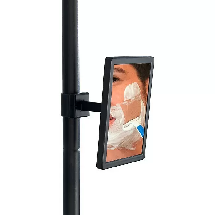 Wenko Teleskop-Eckregal Premium Big Black - Höhenverstellung: 70 cm - 260 cm, 3-stöckig, Edelstahl/Schwarz - Schwarz, an einer Stange befestigter Spiegel, der eine Person beim Rasieren mit Rasierschaum und Rasierer zeigt.