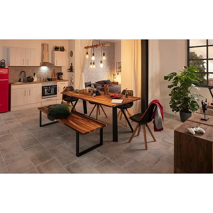 Eglo Townshend Pendelleuchte - B x H: 10 x 110 cm, Schwarz/Braun, 360 W - Ein Esszimmer mit einem Holztisch und einer Bank, die einen warmen, einladenden Raum zum Essen und Beisammensein schaffen.