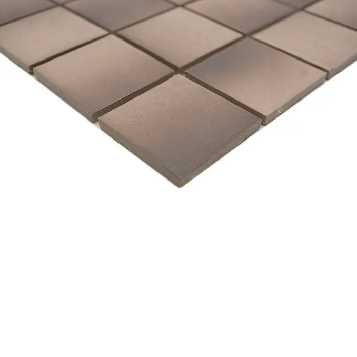 Mosaikfliese Quadrat Mix CD 215 - 30,6 x 30,6 cm, Braun/Beige, Matt - Nahaufnahme von quadratischen Mosaikfliesen in einem erdigen Farbton, perfekt für moderne Badezimmer oder Küchen.