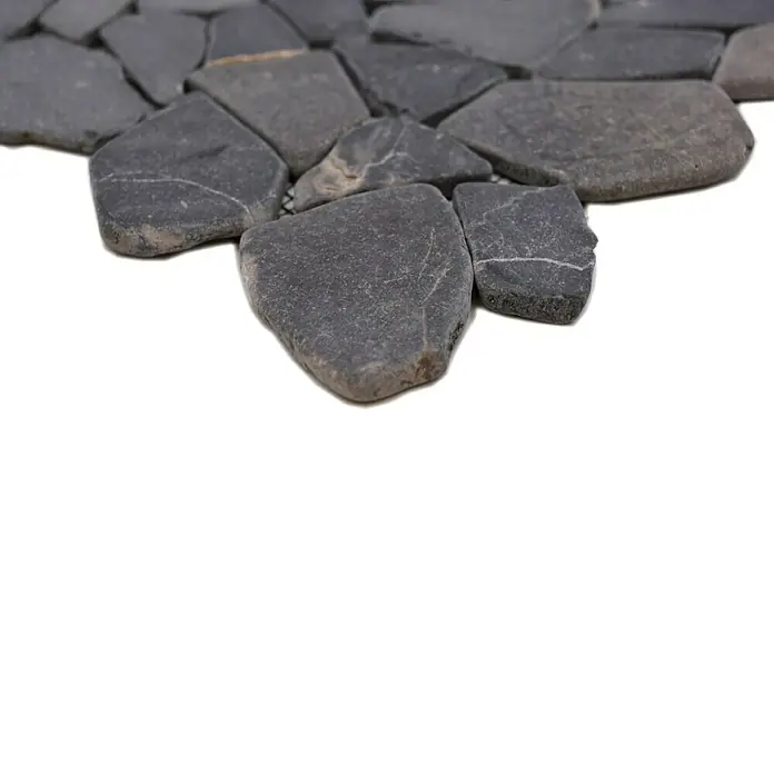 Mosaikfliese Uni CIOT 30/120 - 30,5 x 30,5 cm, Schwarz, Matt - Nahaufnahme von grauen Naturstein-Mosaikfliesen, ideal für Boden- und Wandbeläge, mit rustikalem Charme.