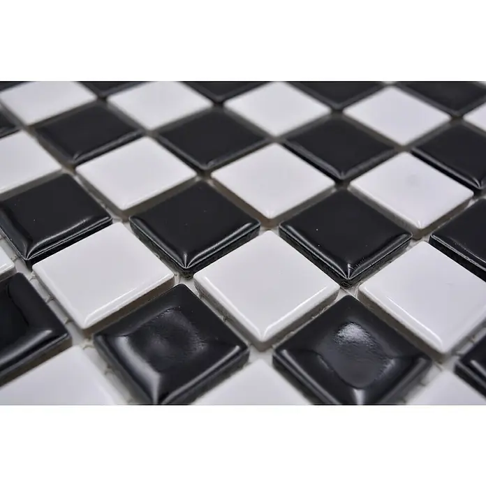 Mosaikfliese Quadrat Mix BM 048 - 32,6 x 30 cm, Schwarz/Weiß, Glänzend - Schwarz-weiße Keramikfliesen in einem Schachbrettmuster, ideal für Badezimmer- oder Küchenböden, bieten ein klassisches und stilvolles Design.