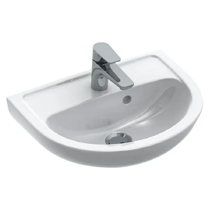 Gustavsberg Concentus Pure Waschbecken - B x L: 34 x 45 cm, Ohne Spezialglasur, Hahnloch: Mitte, Mit Überlauf, Weiß - Nahaufnahme eines modernen weißen Waschbeckens mit einem glänzenden Chromhahn vor einem schwarzen Hintergrund.
