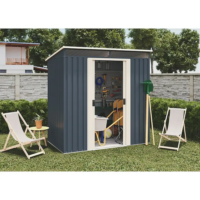 Hoggar Caseta para jardín Hofn - Medidas ext. (An x Pr): 195 x 121 cm, Antracita, Beige, Acero, Área: 2,3 m² - Caseta de jardín espaciosa con puerta abierta, panel de herramientas y muebles de jardín en el jardín verde. Almacenamiento exterior práctico y elegante.