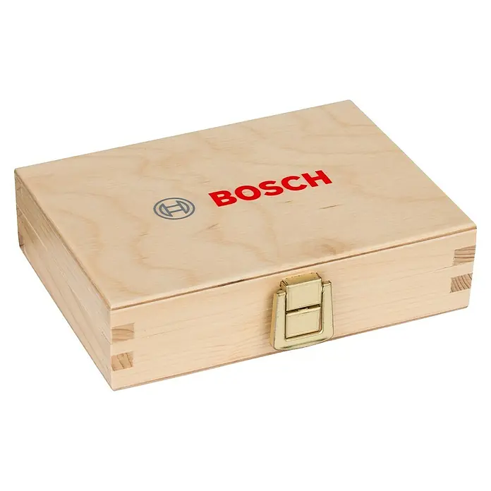 Bosch Forstnerbohrer-Set - 5 -tlg. - Holzkiste von Bosch mit rotem Logo und goldenem Verschluss, ideal zur Aufbewahrung von Werkzeugen und Zubehör.