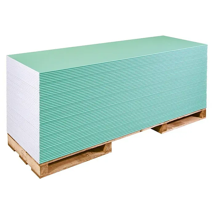 Rigips Gipskartonplatte - 2.600 x 600 x 12,5 mm, Imprägniert - Palette mit grünen Gipskartonplatten für den Innenausbau. Perfekt für Wände und Decken mit optimalen Formaten und einfacher Montage.
