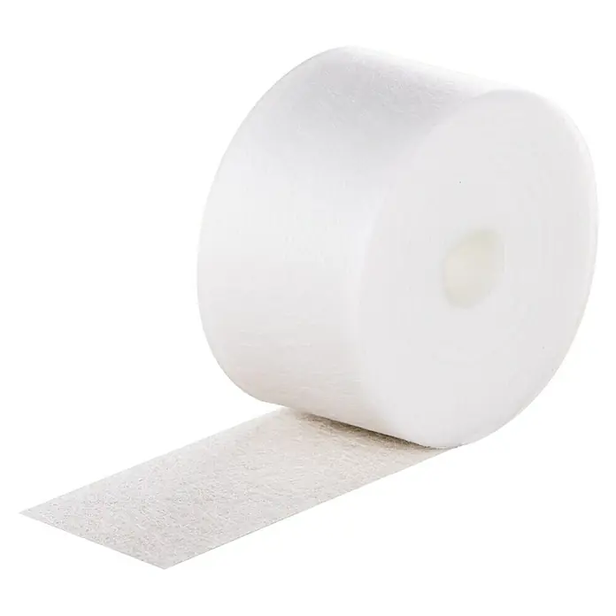 Rigips Fugenband Glasfaserbewehrung - 25 m x 5 cm - Nahaufnahme einer Rolle Isolierband, die für Wärme- und Schalldämmung verwendet wird, mit schwarzem Hintergrund.
