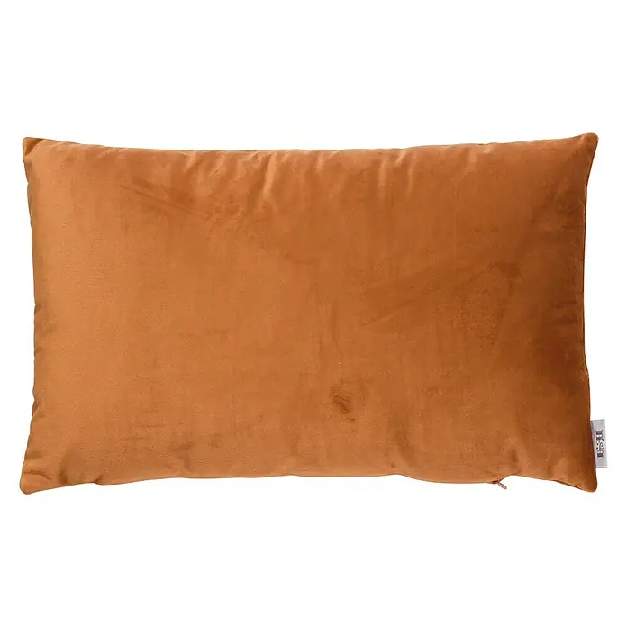 Cojín Velvet - 30 x 50 cm, Textil, Yema, Rectangular - Primer plano de un cojín rectangular de color ocre con textura aterciopelada sobre un fondo negro.