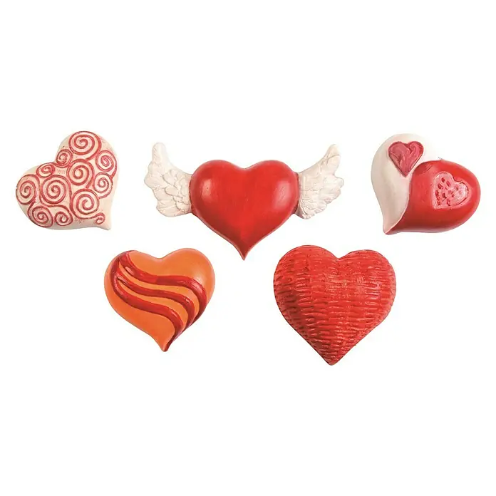 Glorex Gießform Herzen - 1 Stk. - Verschiedene Herzformen, darunter geflügelte, wirbelnde und gewebte, in Rot-, Weiß- und Orangetönen. Perfekt für Valentinstag-Dekorationen.