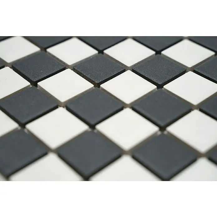 Mosaikfliese Quadrat Mix AT 149 - 32,6 x 30 cm, Schwarz/Weiß, Matt - Nahaufnahme von schwarz-weißen, quadratischen Mosaikfliesen, die ein Schachbrettmuster bilden. Ideal für Böden oder Wände mit elegantem Design.