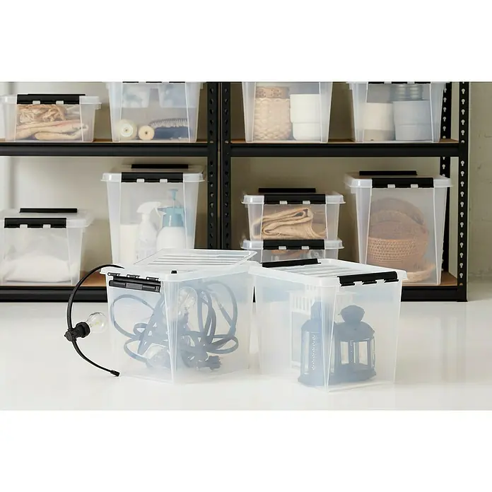 SmartStore Aufbewahrungsbox Classic 46 - L x B x H: 60 x 40 x 31 cm, Kunststoff, Transparent - Aufnahme von mehreren transparenten Aufbewahrungsbehältern aus Kunststoff mit schwarzen Akzenten zur Aufbewahrung von Gegenständen.