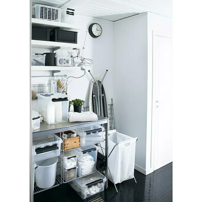 SmartStore Aufbewahrungsbox Classic 30 - L x B x H: 72 x 40 x 20 cm, Kunststoff, Transparent - Aufgeräumter Waschraum mit Regalen, Aufbewahrungsboxen, Wäschekorb und Bügelbrett, die für Ordnung und Funktionalität sorgen.