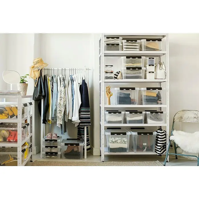 SmartStore Aufbewahrungsbox Classic 2 - L x B x H: 21 x 17 x 11 cm, Kunststoff, Transparent - Organisation im Kleiderschrank mit einem weißen Regalsystem, durchsichtigen Aufbewahrungsboxen und einer Kleiderstange für eine stilvolle Aufbewahrung.