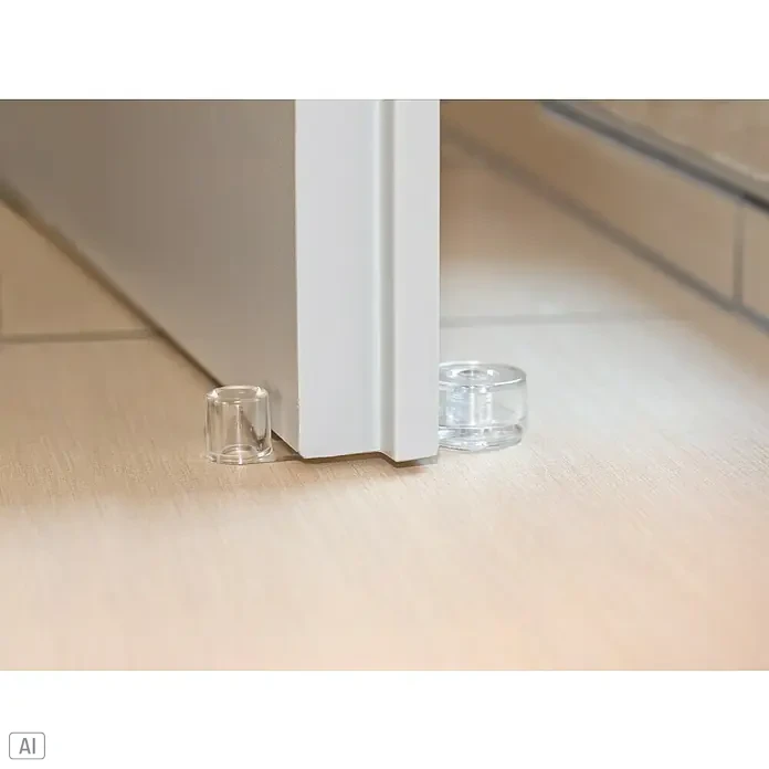 Walteco Türstopper - Kunststoff, B x L: 33 x 100 mm - Nahaufnahme eines Möbelstücks mit transparenten Gleitern unter den Füßen, die das Möbel vor Kratzern schützen.