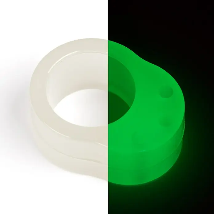 Türstopper Klinke, Kunststoff Fluor 17 mm - Transparent - Der Artikel zeigt einen leuchtenden Ring, der im Hellen weiß und im Dunkeln leuchtend grün erscheint. Perfekt für den besonderen Effekt!