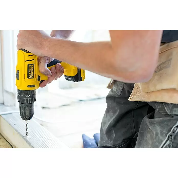 Stanley FatMax Akku-Schlagbohrschrauber FMC021S2-QW - 10,8 V, 2 Akkus, 1,5 Ah, 27 Nm - Anwendungsbeispiel