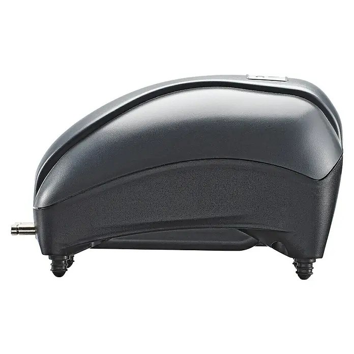 Pontec Teichbelüfter PondoAir 200 - 4 W - Nahaufnahme einer grauen Teichluftpumpe. Das Design ist kompakt und für den Einsatz im Freien konzipiert. Ideal für Teiche und Aquarien.