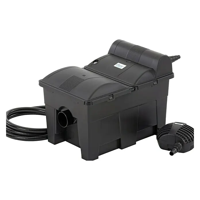 Oase BioSmart Durchlauffilter Set 14000 - 70 W, Teichgröße: 14 m³ - Hier ist ein schwarzer BioClear 4000 Teichfilter mit Pumpe und Schlauch, ideal für sauberes und gesundes Teichwasser.