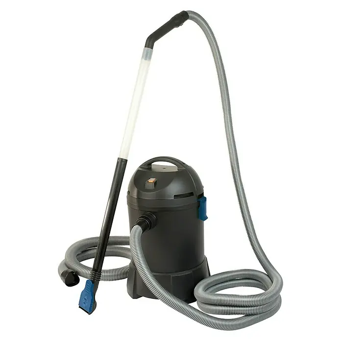Oase Teichschlammsauger PondoVac Classic - 1.400 W, Tankvolumen: 27 l - Bild eines schwarzen Teichschlammsaugers mit Schlauch und Saugrohr, ideal für die Reinigung von Teichen und Pools.