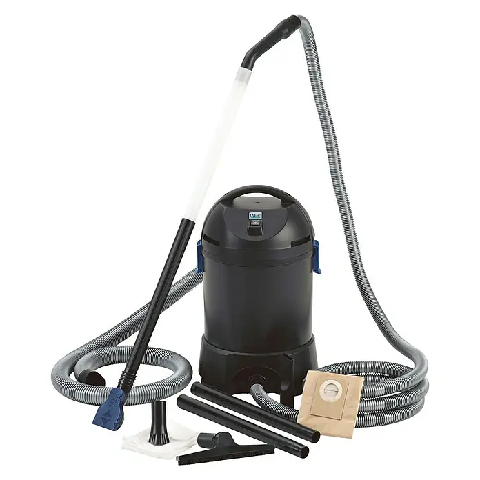 Oase Teichschlammsauger PondoVac Classic - 1.400 W, Tankvolumen: 27 l - Ein Teichsauger mit Zubehör im Studio.