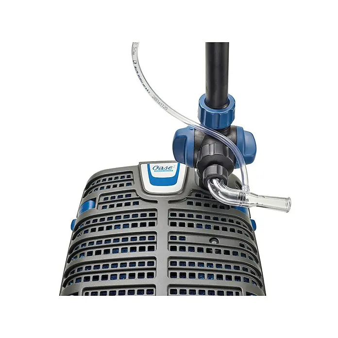 Oase Unterwasserfilter Filtral UVC 3000 - 9 W, Teichgröße: 3 m³ - Nahaufnahme eines Oase-Filtersystems mit blauen Akzenten und transparenten Schläuchen für Teiche oder Aquarien.