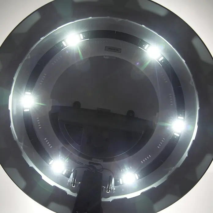 biOrb Terrarium AIR - Ø x H: 51,2 x 57,8 cm, 60 l, Weiß, Kunststoff - Nahaufnahme eines runden LED-Lichts mit mehreren hellen LEDs, die ein gleichmäßiges Licht für professionelle Aufnahmen bieten.