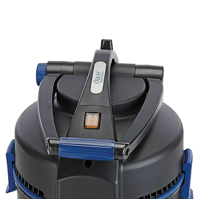 Oase Teichschlammsauger PondoVac 3 - 1.600 W, 27 l - Nahaufnahme eines Oase Teichsaugers mit Bedienelementen und Tragegriff, ideal für die Reinigung von Teichen und Wasseranlagen.