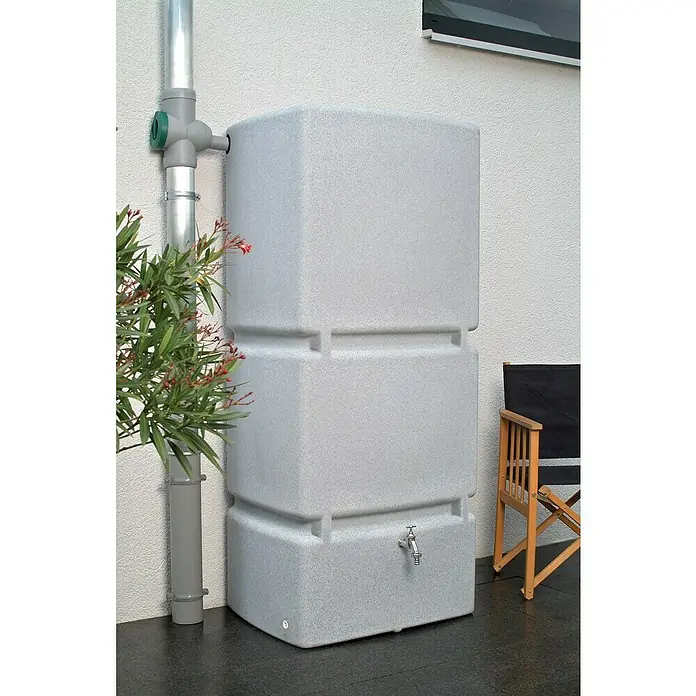 3P Technik Regentonne Jumbo - 800 l, Granit - Dreistufiger, grauer Regenwassertank mit einem Auslaufhahn und einem Fallrohranschluss für die Gartenbewässerung.