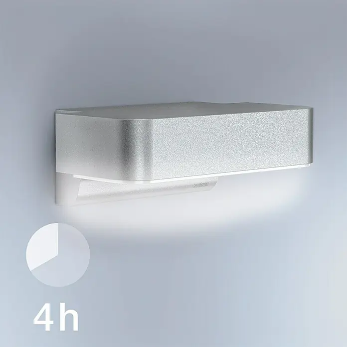 Steinel Aplique exterior LED con sensor L 800 SC - L x An x Al: 14,6 x 23 x 8,8 cm - Imagen de una lámpara de pared plateada Steinel, diseñada para una iluminación de 4 horas.