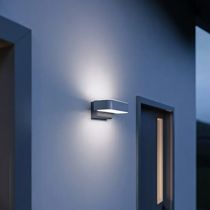 Steinel LED-Sensor-Außenwandleuchte L 810 SC anthrazit - L x B x H: 14,6 x 23 x 9,1 cm - Moderne Außenwandleuchte mit elegantem Design, die Fassaden stilvoll beleuchtet und für ein angenehmes Ambiente sorgt.