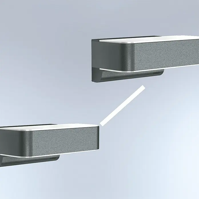 Steinel LED-Sensor-Außenwandleuchte L 810 SC anthrazit - L x B x H: 14,6 x 23 x 9,1 cm - Zwei moderne, graue Wandleuchten mit weißem Lichtschein, die eine stilvolle Beleuchtungslösung für Innen- und Außenbereiche bieten.