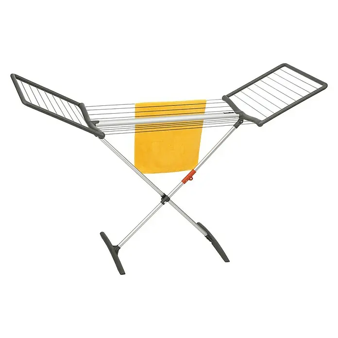 Juwel Flügel-Wäscheständer FashionDry Autostretch - Länge Wäscheleine: 18 m, L x B x H: 180 x 57,5 x 103,5 cm, Obsidian Grey - Wäscheständer mit gelbem Handtuch. Der Wäscheständer ist aus Metall und hat eine graue Farbe. Das Handtuch hängt über eine der Stangen.