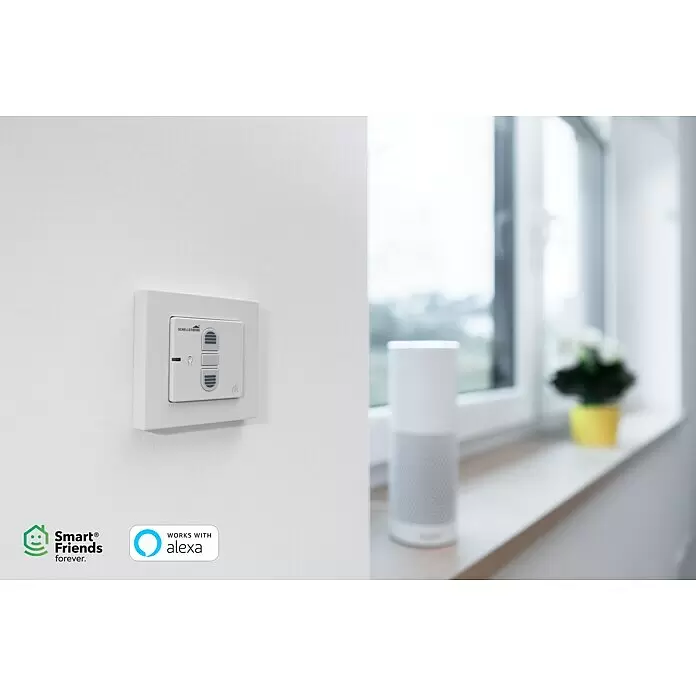Schellenberg Smart Home Interruptor de recepción por radio - 80 x 80 x 40 mm, Blanco, Montaje enrasado - Interruptor de pared inteligente blanco Schellenberg con botones de persiana en una pared, cerca de una ventana con altavoz Alexa.