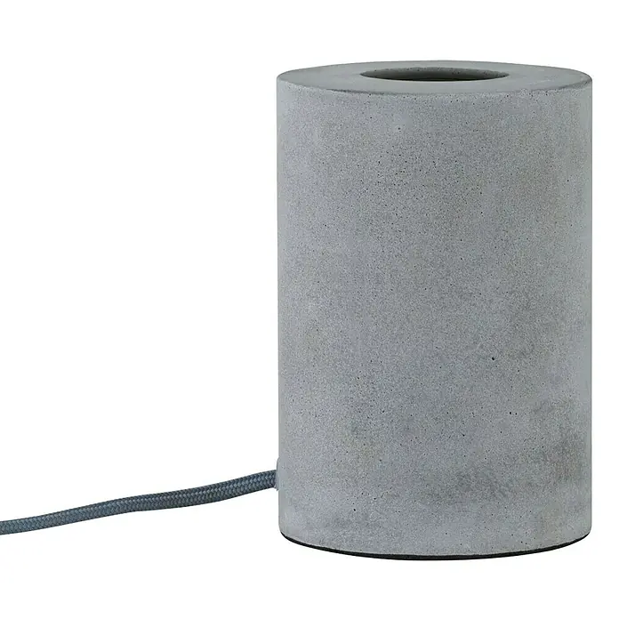 Paulmann Neordic Tischleuchte rund Mik - 20 W, Ø x H: 220 mm x 13 cm, Grau, E27 - Nahaufnahme einer zylindrischen Betonlampe mit einem grauen Textilkabel, die ein modernes und industrielles Design zeigt.
