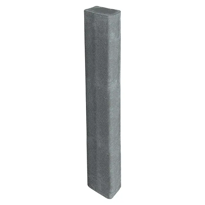 Diephaus Rechteckpalisade - 16,5 x 12 x 150 cm, Anthrazit, Beton - Nahaufnahme eines rechteckigen, grauen Schleifsteins mit abgerundeten Kanten, ideal zum Schärfen von Messern und Werkzeugen.