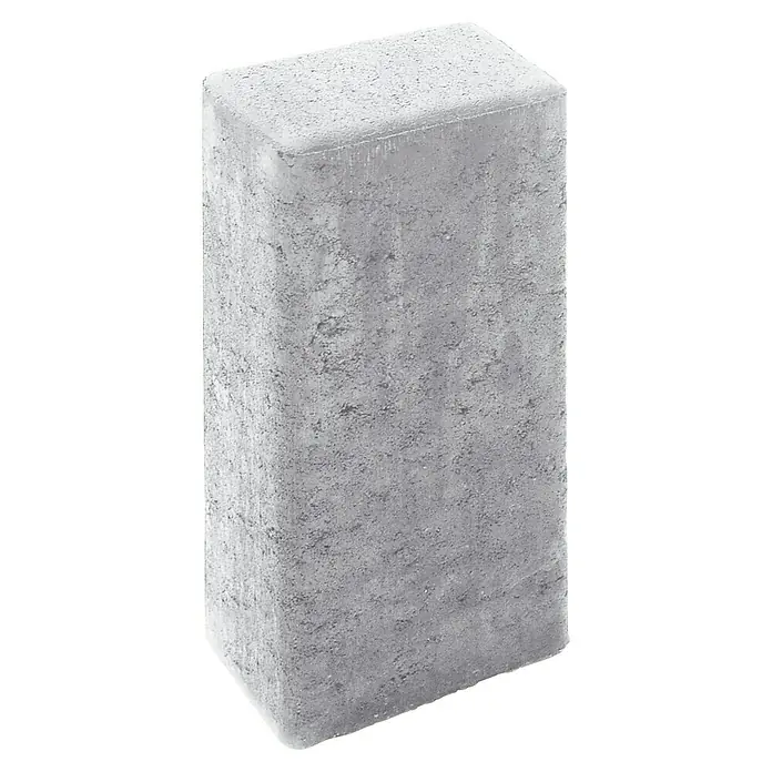 Diephaus Rechteckpalisade - 16,5 x 12 x 40 cm, Grau, Beton - Aufnahme eines einzelnen Betonpflastersteins. Die graue Oberfläche des Steins weist eine feine, unregelmäßige Textur auf.