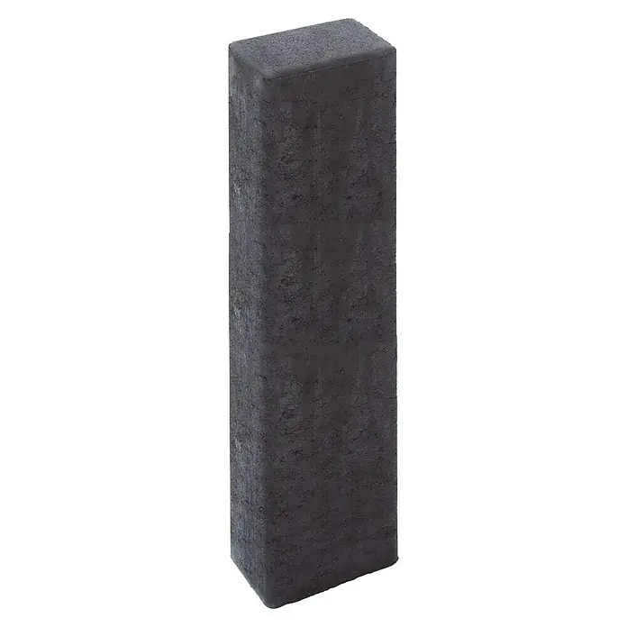 Diephaus Rechteckpalisade - 16,5 x 12 x 80 cm, Anthrazit, Beton - Hier ist ein einzelner, länglicher Pflasterstein in dunklem Anthrazit zu sehen, der sich ideal für den Garten- und Landschaftsbau eignet.