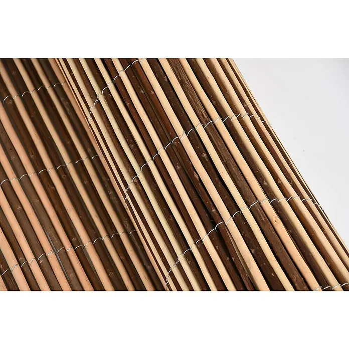 Faura Ocultación de mimbre Bicolor - L x Al: 3 x 2 m, Mimbre, Marrón - Primer plano de una valla de bambú enrollable con varillas claras y oscuras conectadas por alambre.