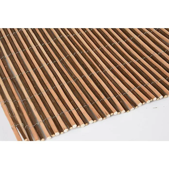 Faura Ocultación de mimbre Bicolor - L x Al: 3 x 2 m, Mimbre, Marrón - Primer plano de una estera de madera sujeta con alambre, ideal como decoración natural para interiores y exteriores.