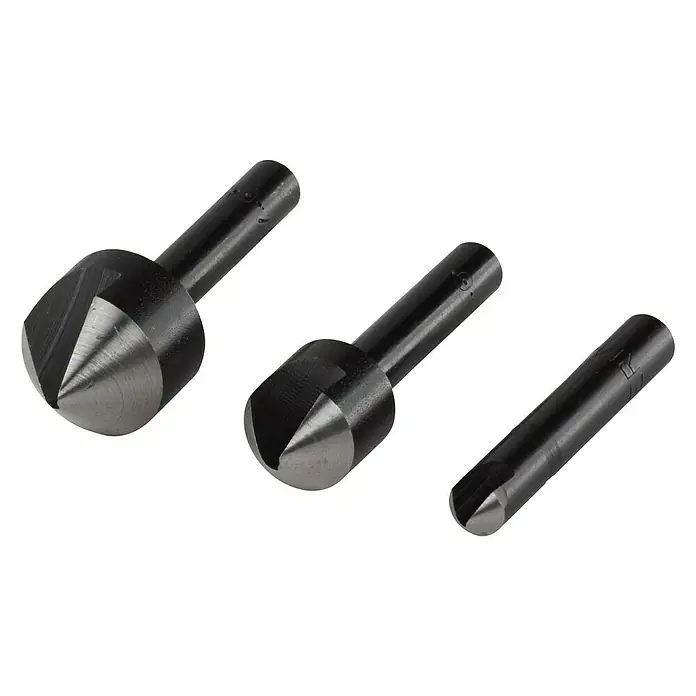 Wolfcraft Kegelsenker-Set - Durchmesser: 6 mm - 16 mm, 3 -tlg. - Ein Satz von drei Senkbohrern unterschiedlicher Größe, die auf einer schwarzen Oberfläche präsentiert werden.